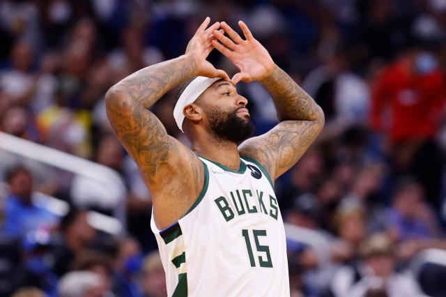 进攻投不准防守挡不住，考辛斯的雄鹿生涯走到尽头